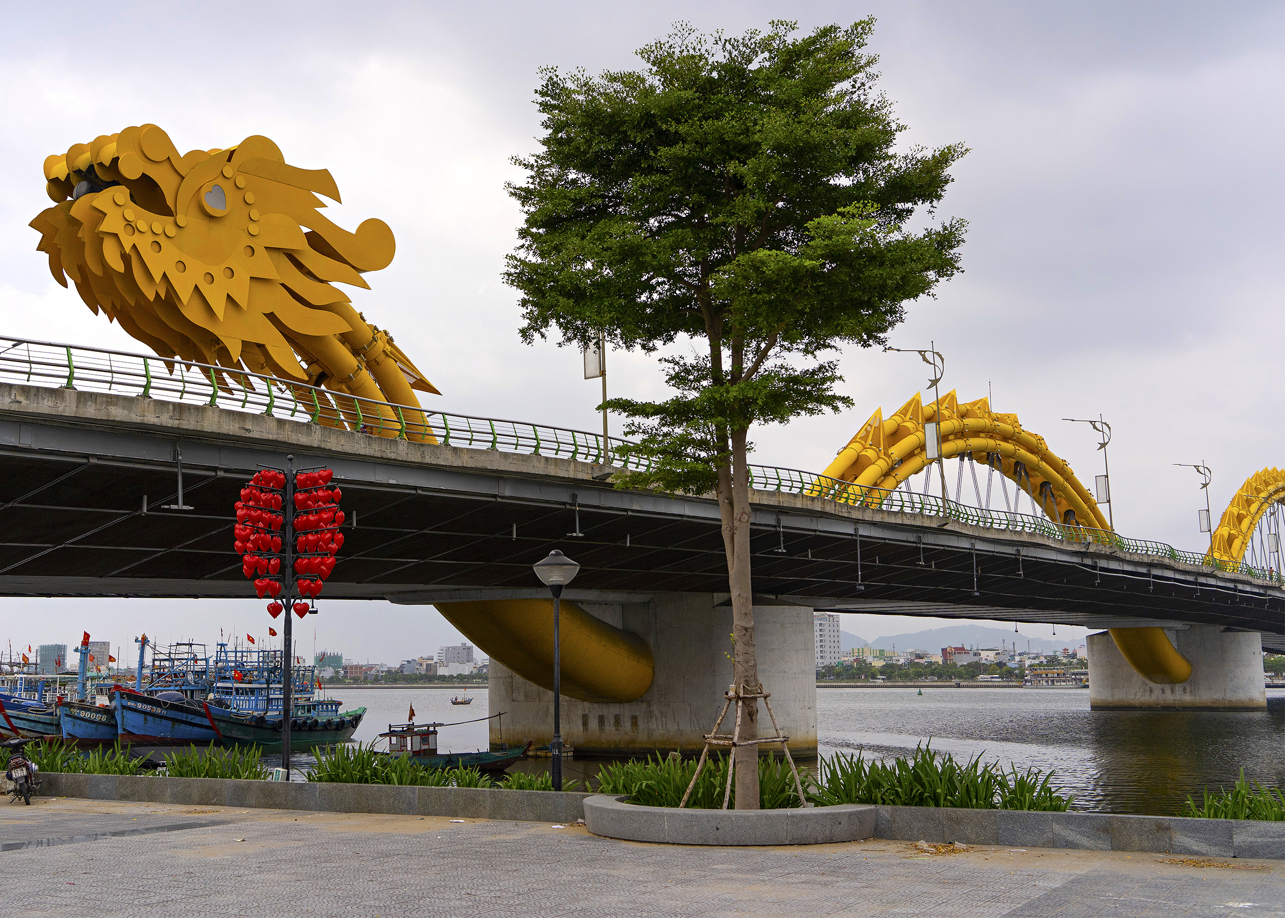 Da Nang, dragon bridge