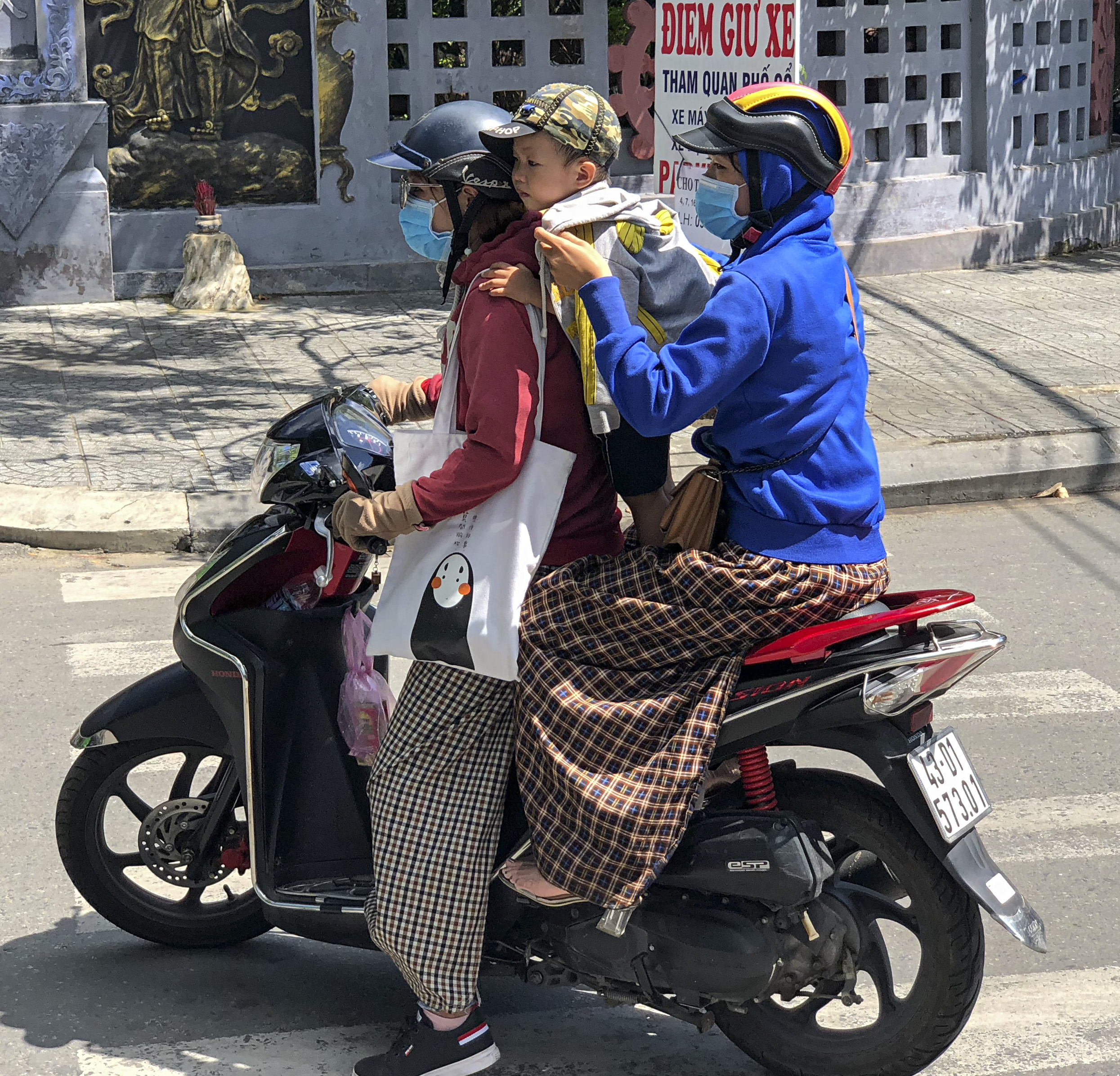 Hoi An, women on motorbike