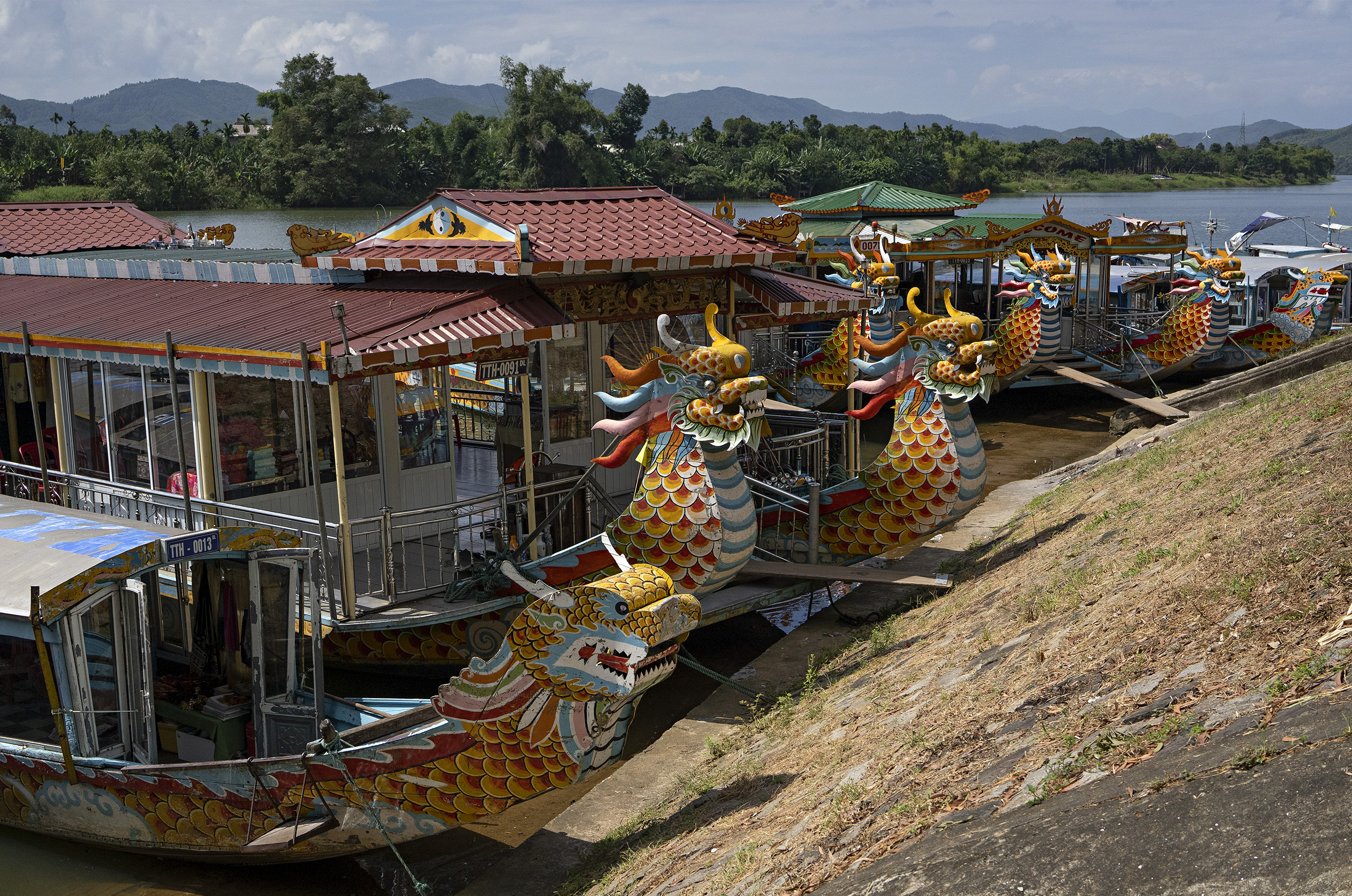 Hue, dragon boats
